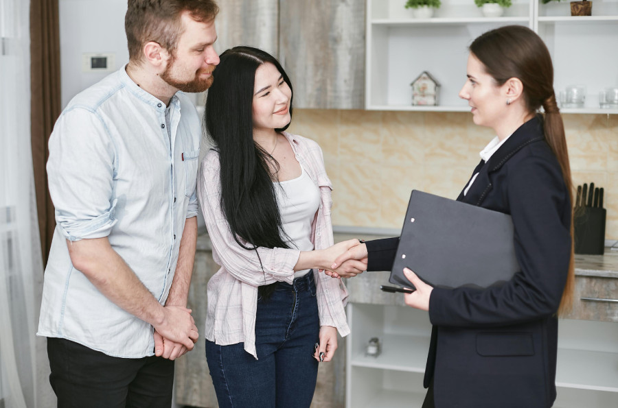 customer shaking hands with broker