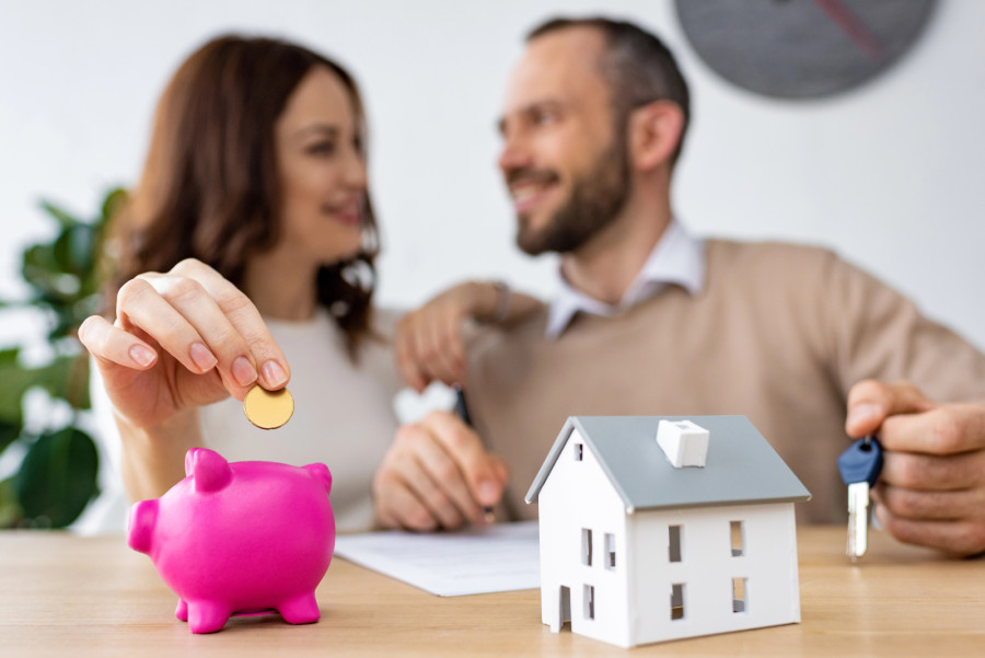 this couple saved money by refinancing their home loan